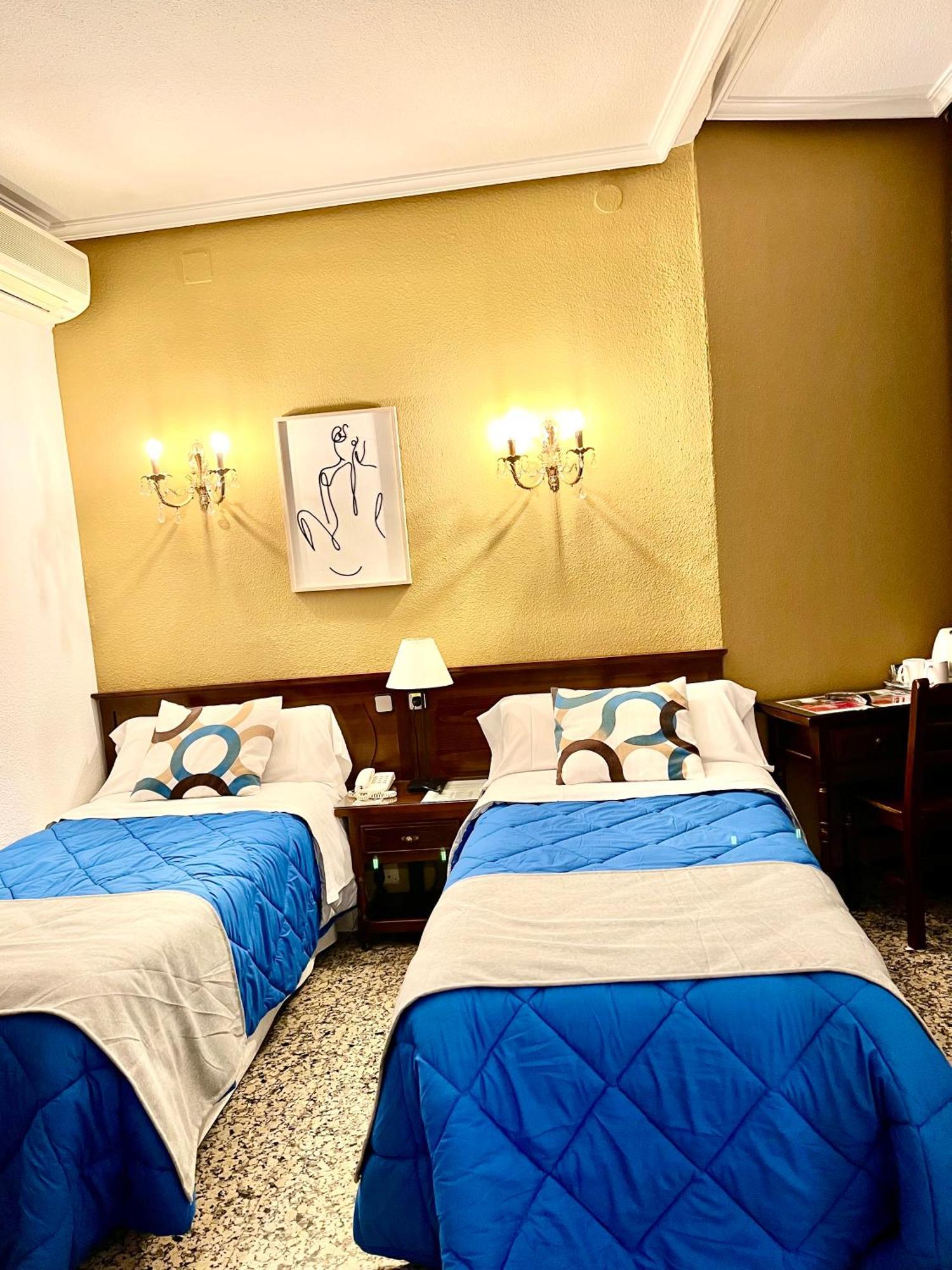 Hostal Sonsoles Madrid-Centro Exteriör bild