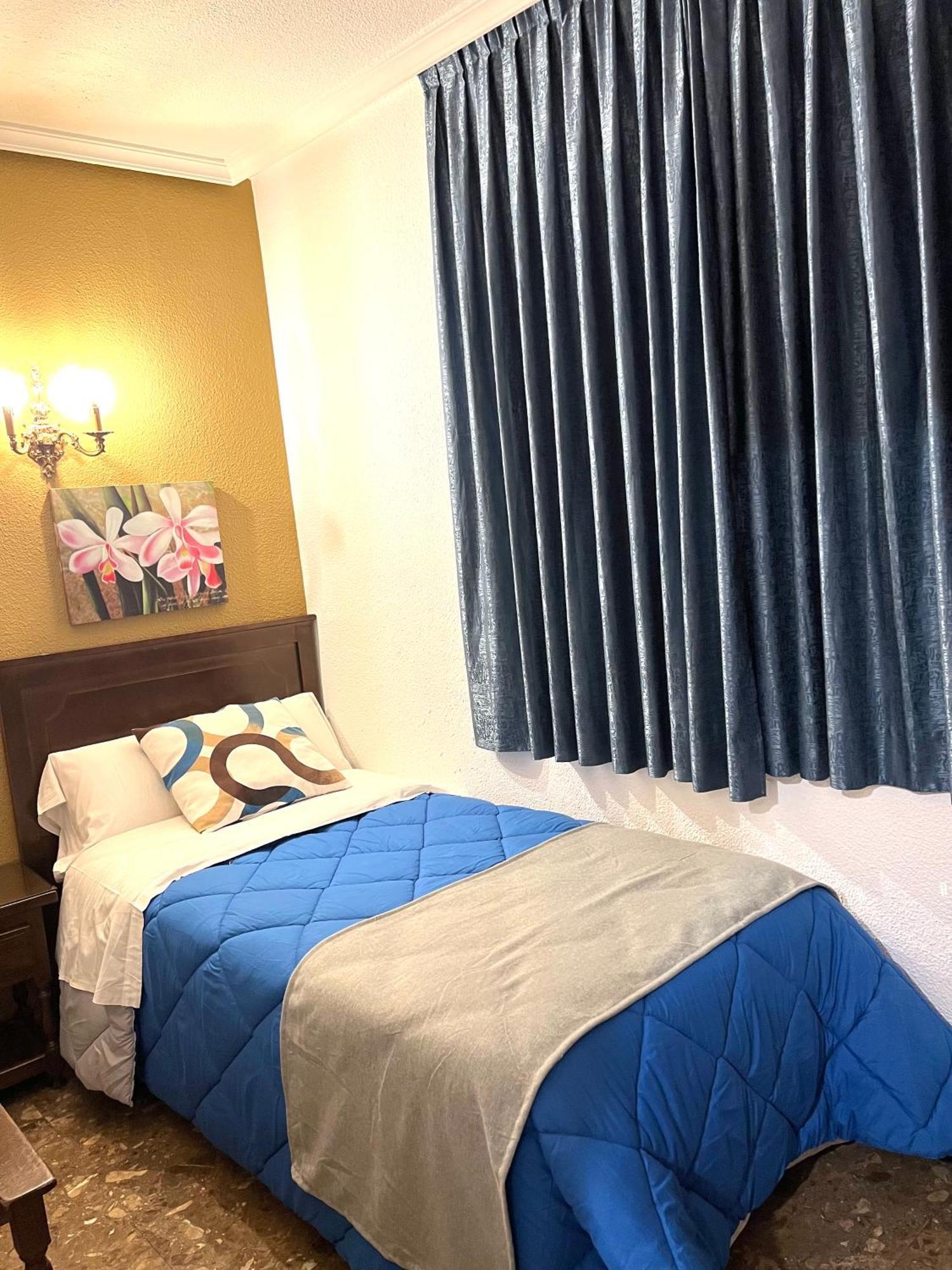 Hostal Sonsoles Madrid-Centro Exteriör bild