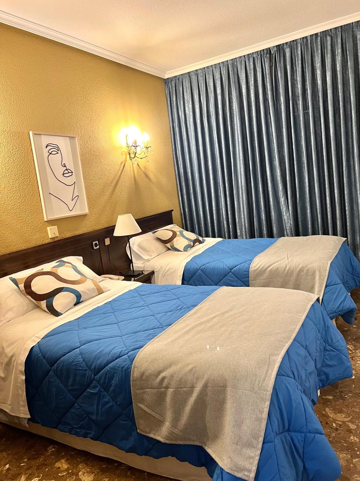 Hostal Sonsoles Madrid-Centro Exteriör bild