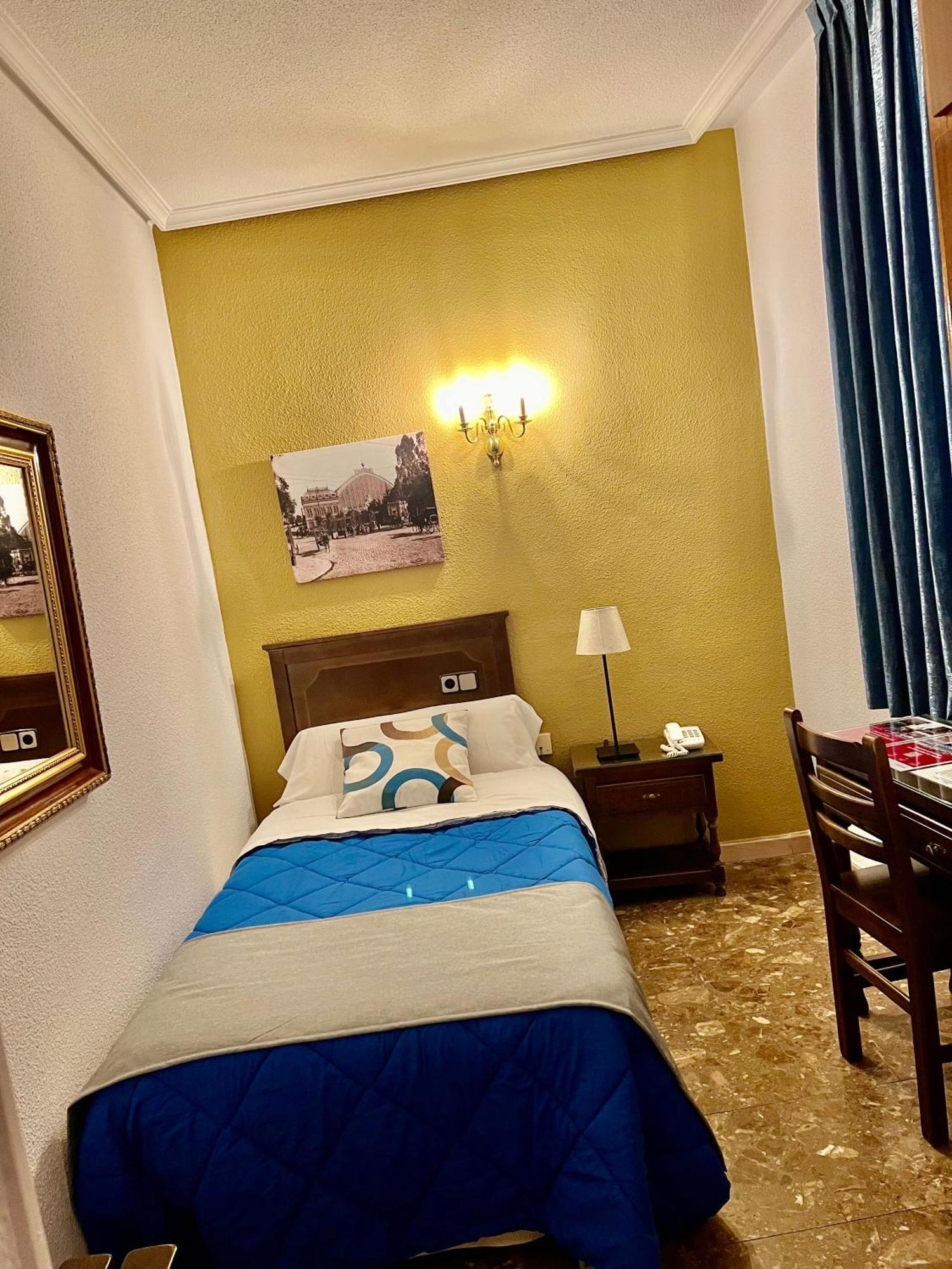 Hostal Sonsoles Madrid-Centro Exteriör bild