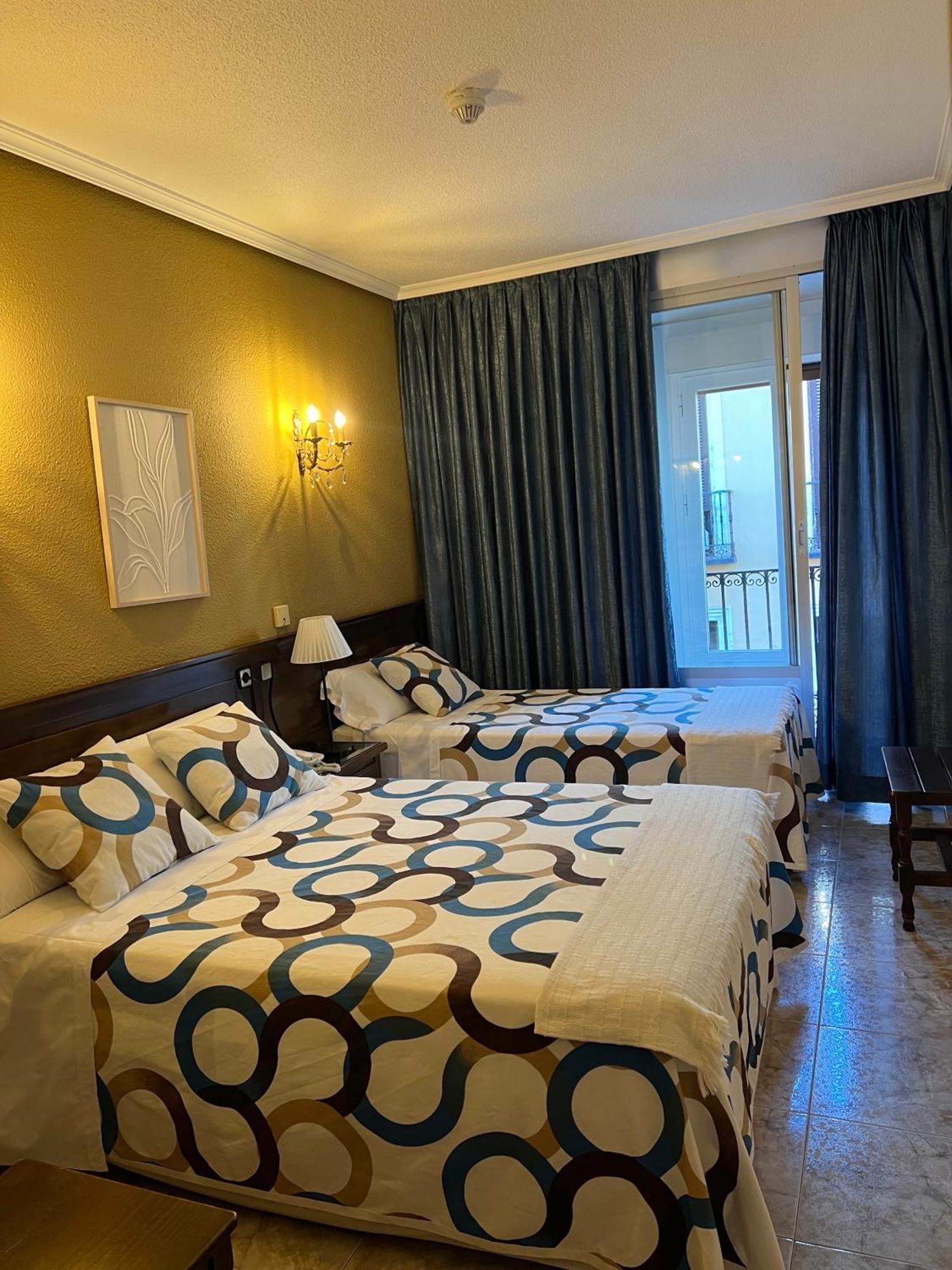 Hostal Sonsoles Madrid-Centro Exteriör bild