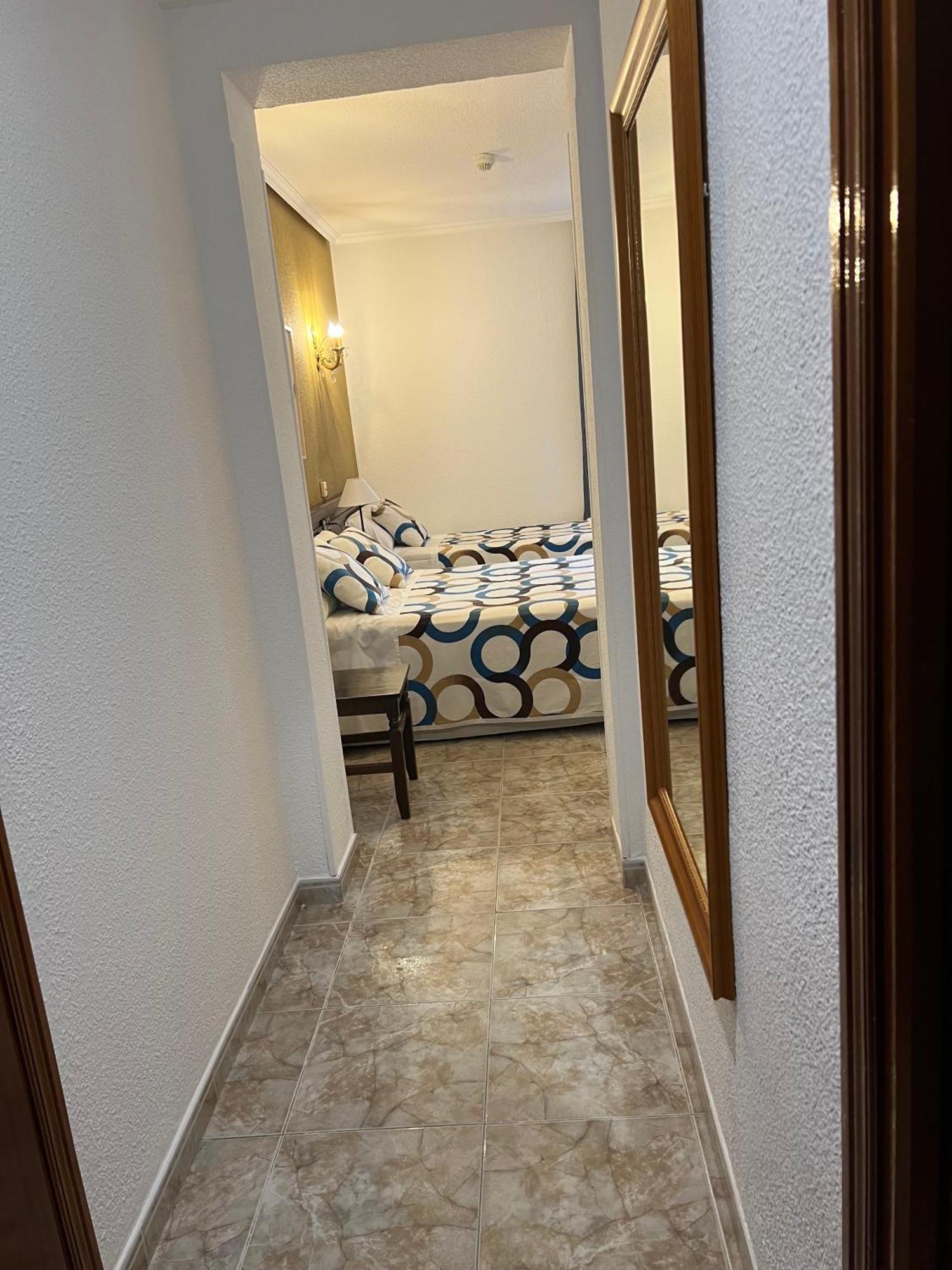 Hostal Sonsoles Madrid-Centro Exteriör bild
