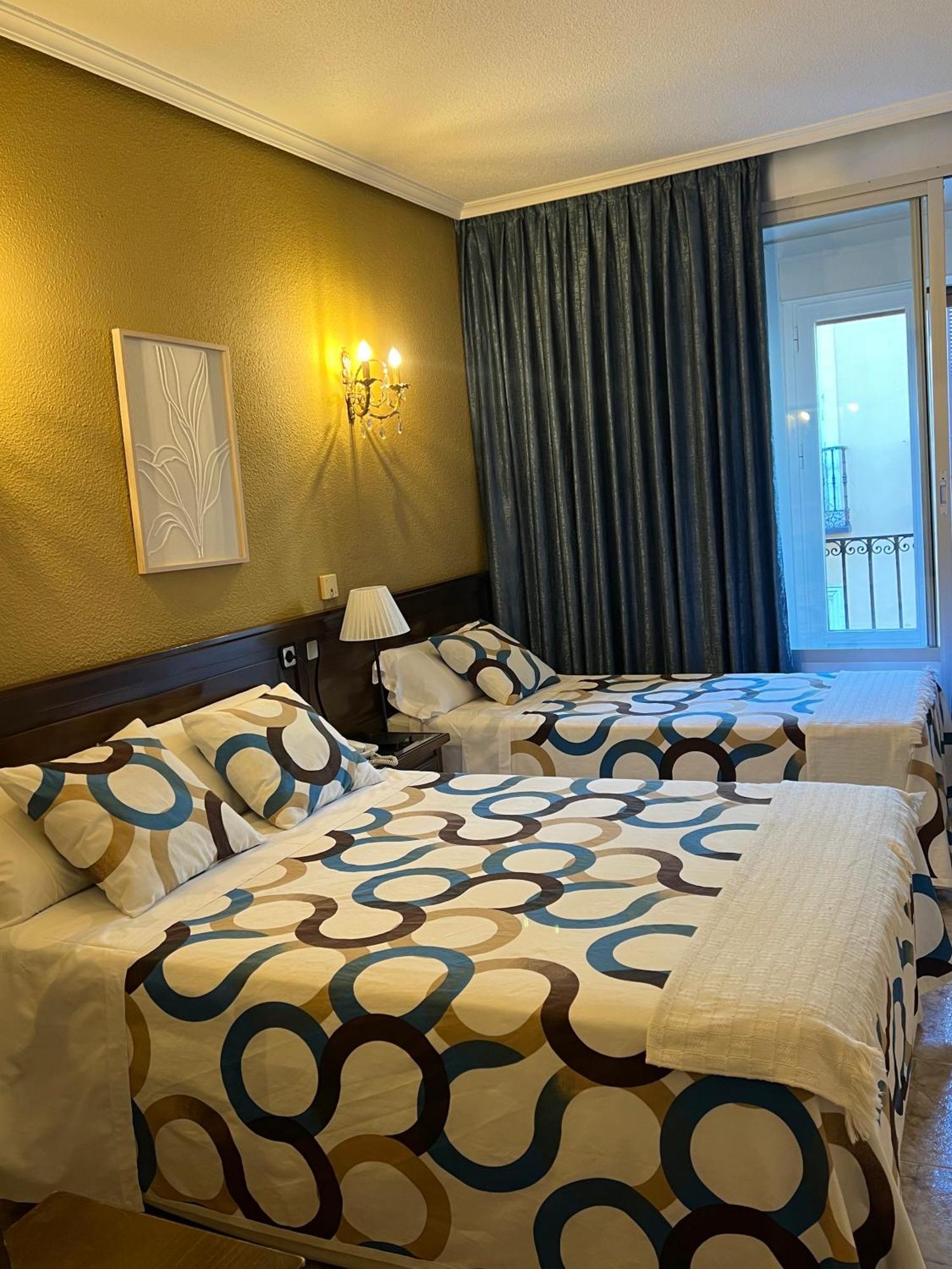 Hostal Sonsoles Madrid-Centro Exteriör bild