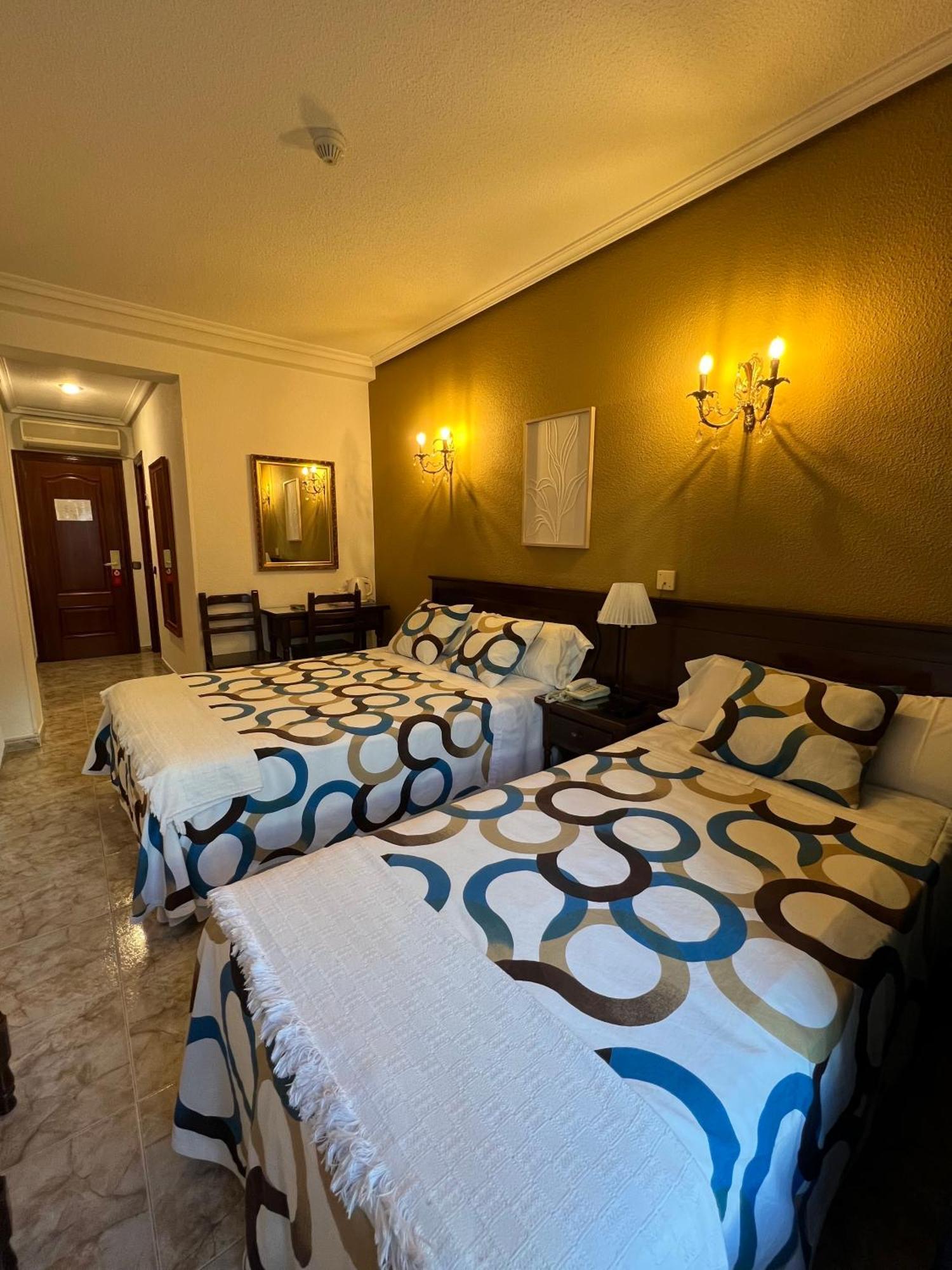 Hostal Sonsoles Madrid-Centro Exteriör bild