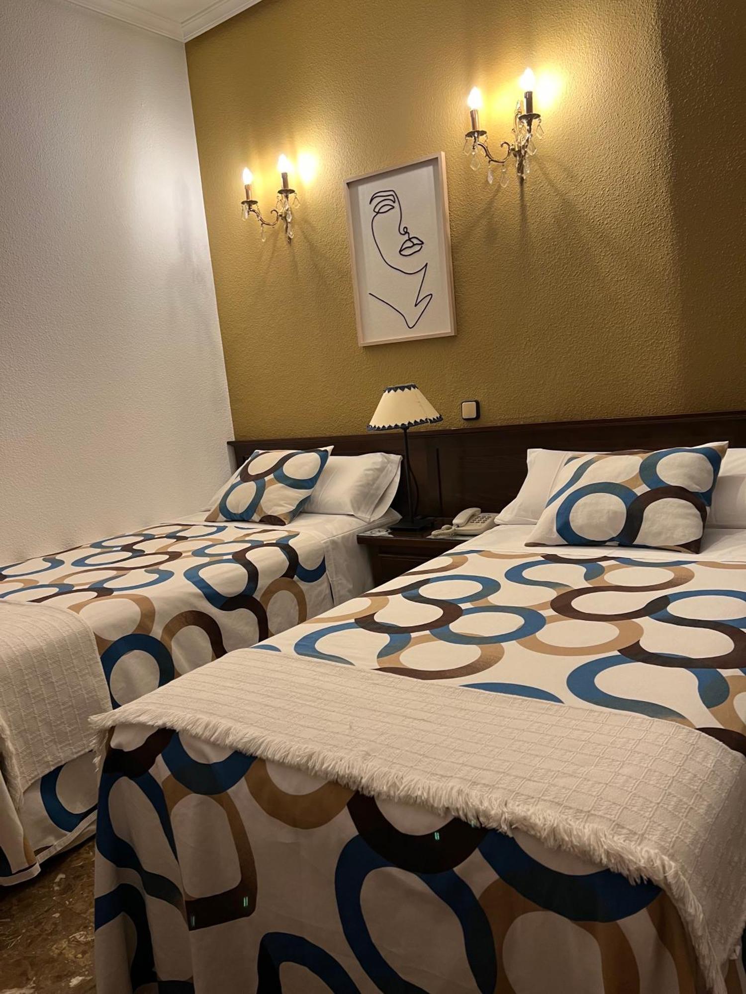Hostal Sonsoles Madrid-Centro Exteriör bild