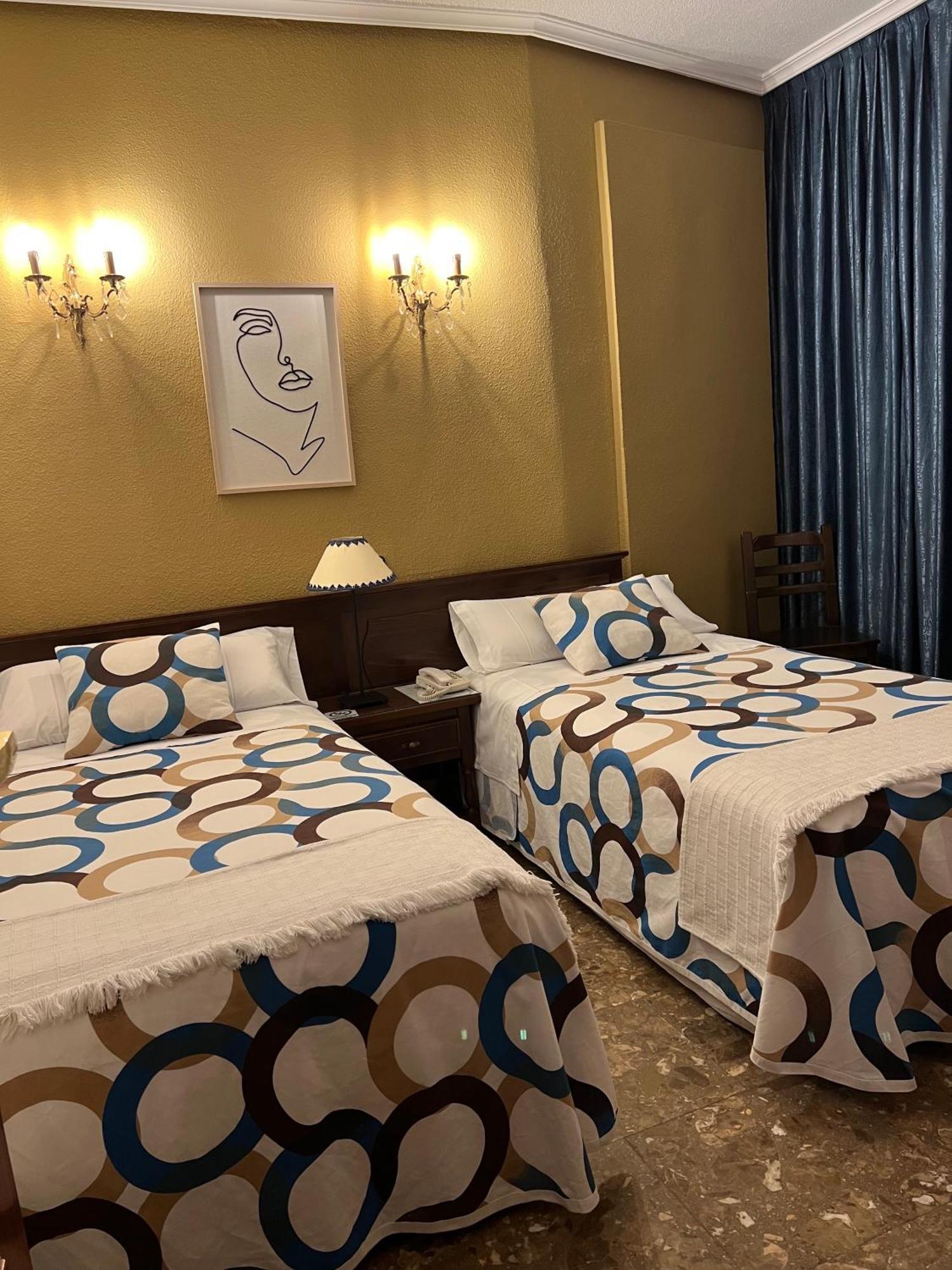 Hostal Sonsoles Madrid-Centro Exteriör bild