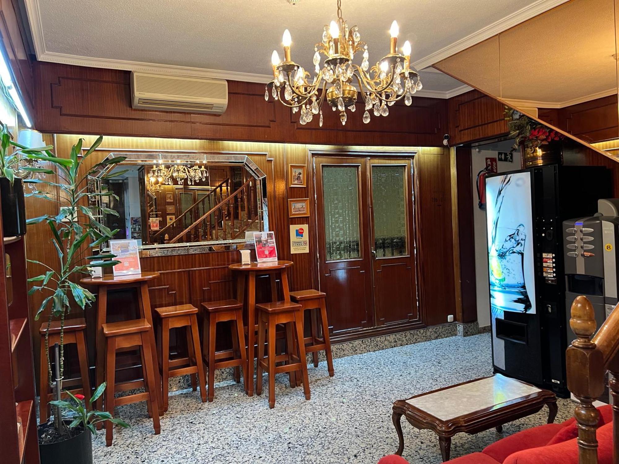 Hostal Sonsoles Madrid-Centro Exteriör bild