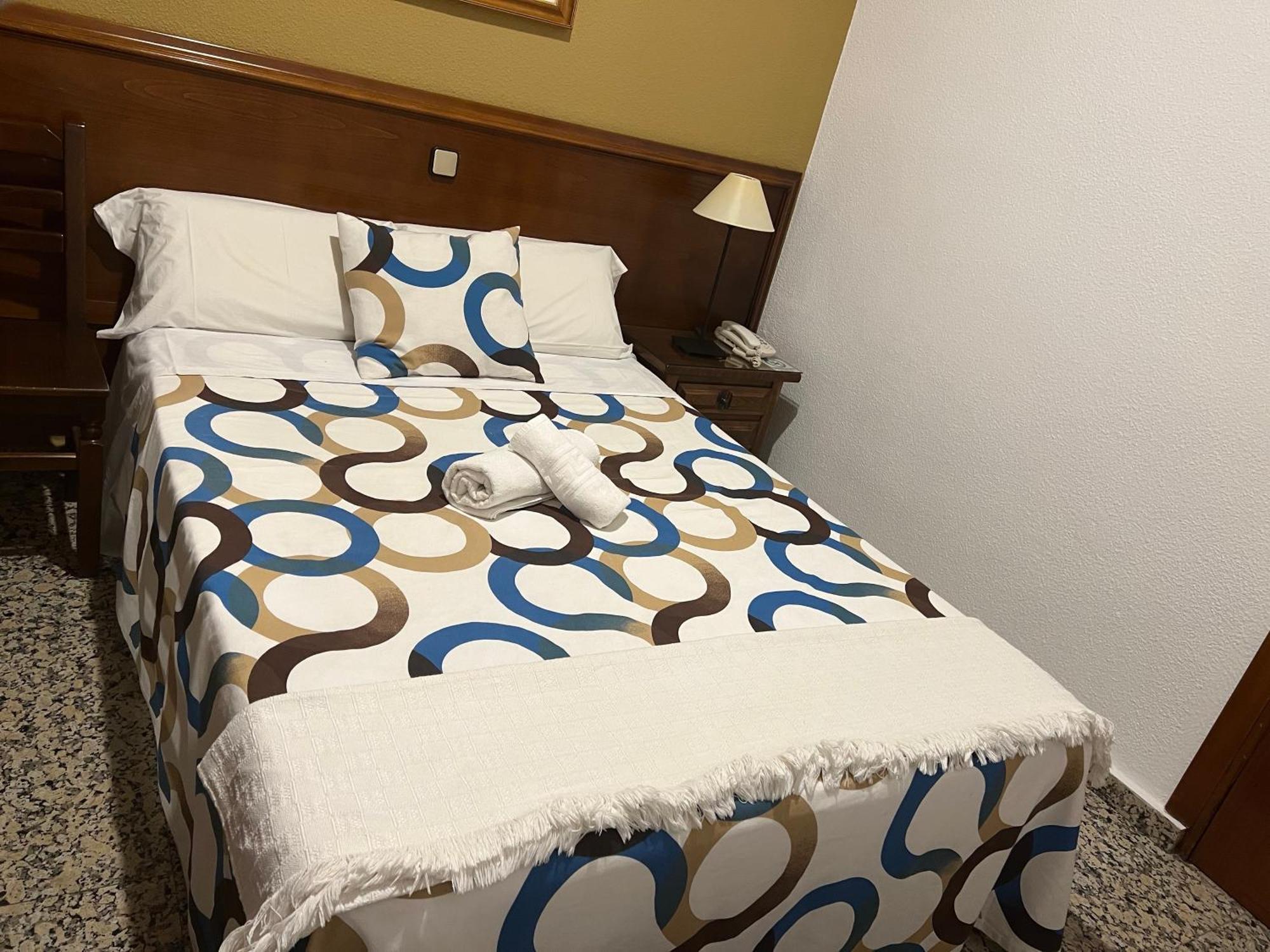Hostal Sonsoles Madrid-Centro Exteriör bild