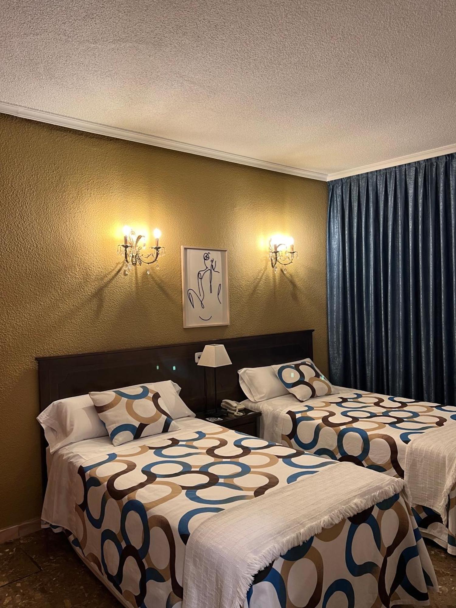 Hostal Sonsoles Madrid-Centro Exteriör bild