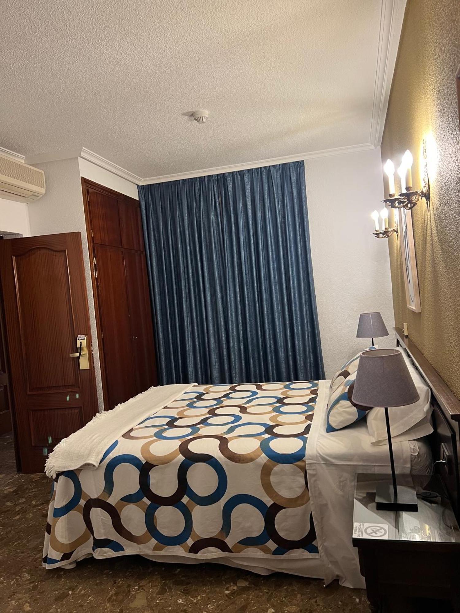 Hostal Sonsoles Madrid-Centro Exteriör bild