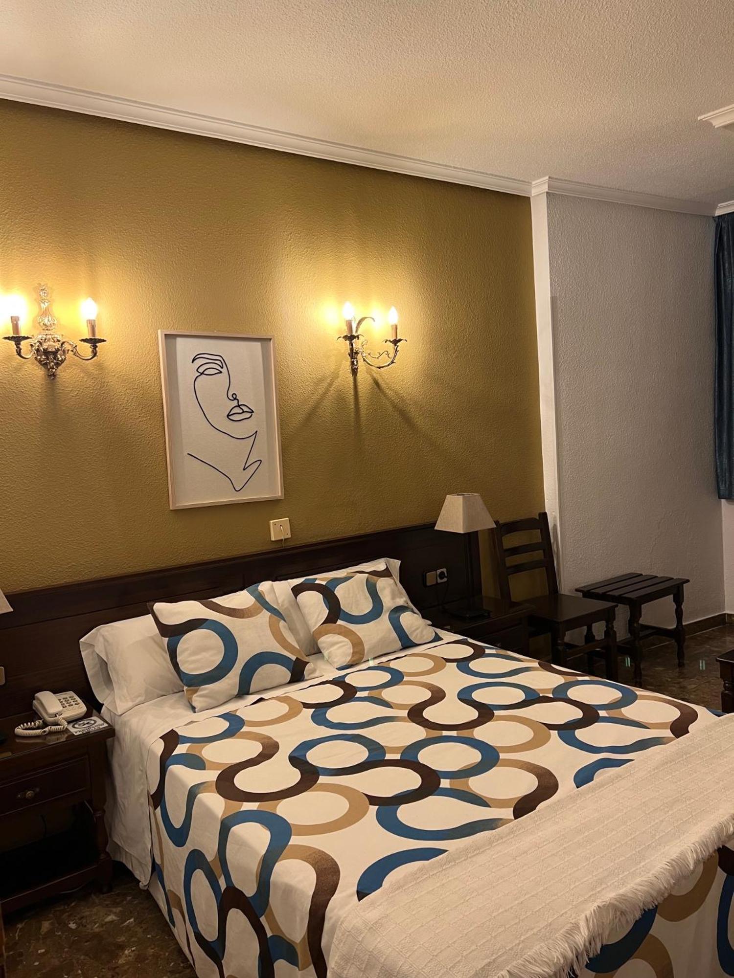 Hostal Sonsoles Madrid-Centro Exteriör bild