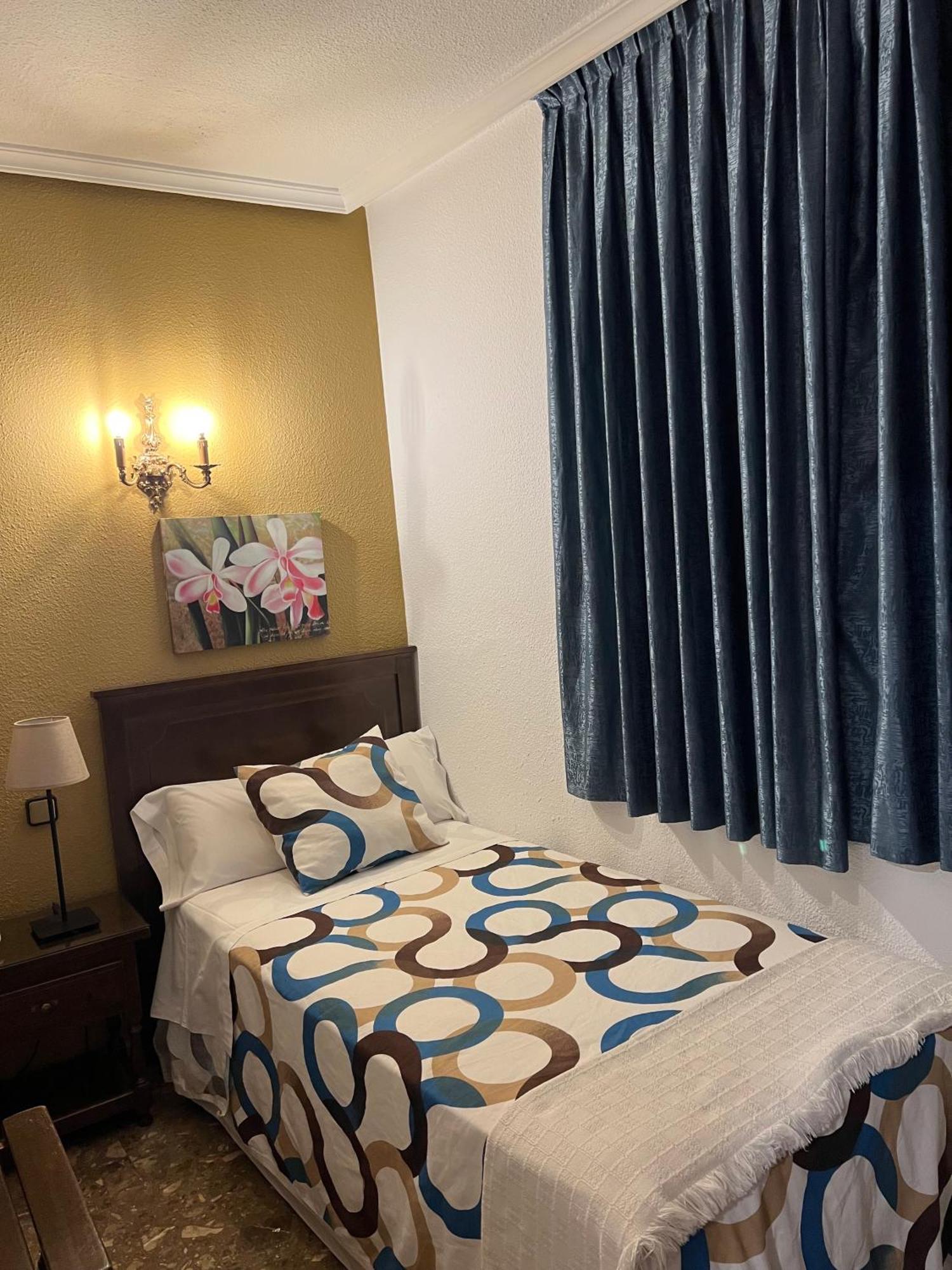 Hostal Sonsoles Madrid-Centro Exteriör bild