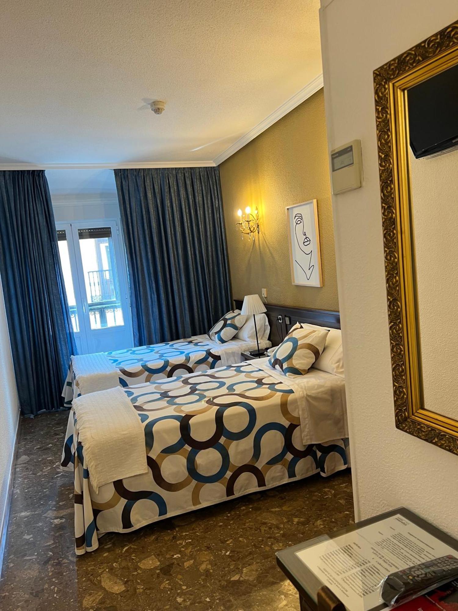 Hostal Sonsoles Madrid-Centro Exteriör bild