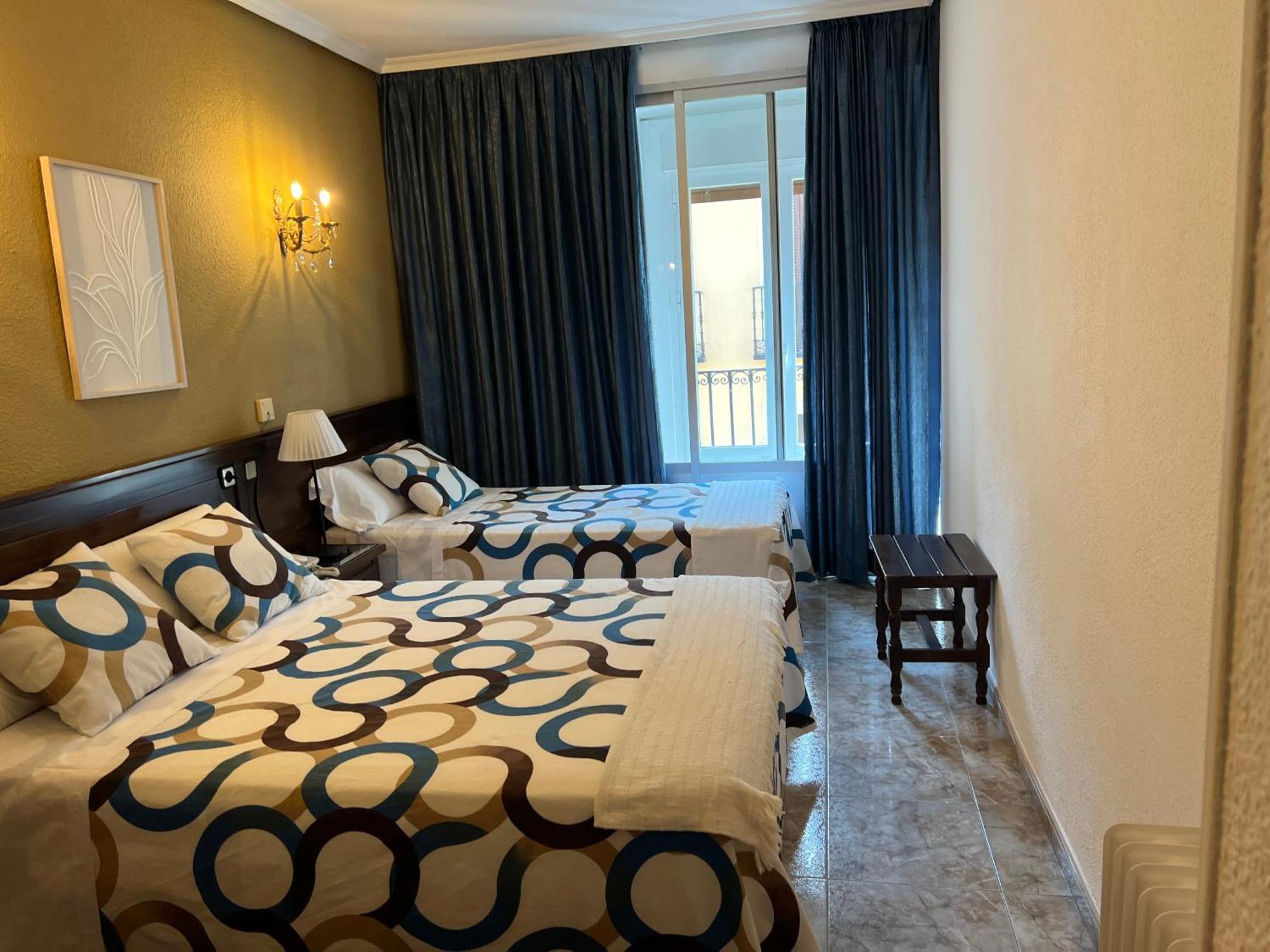Hostal Sonsoles Madrid-Centro Exteriör bild