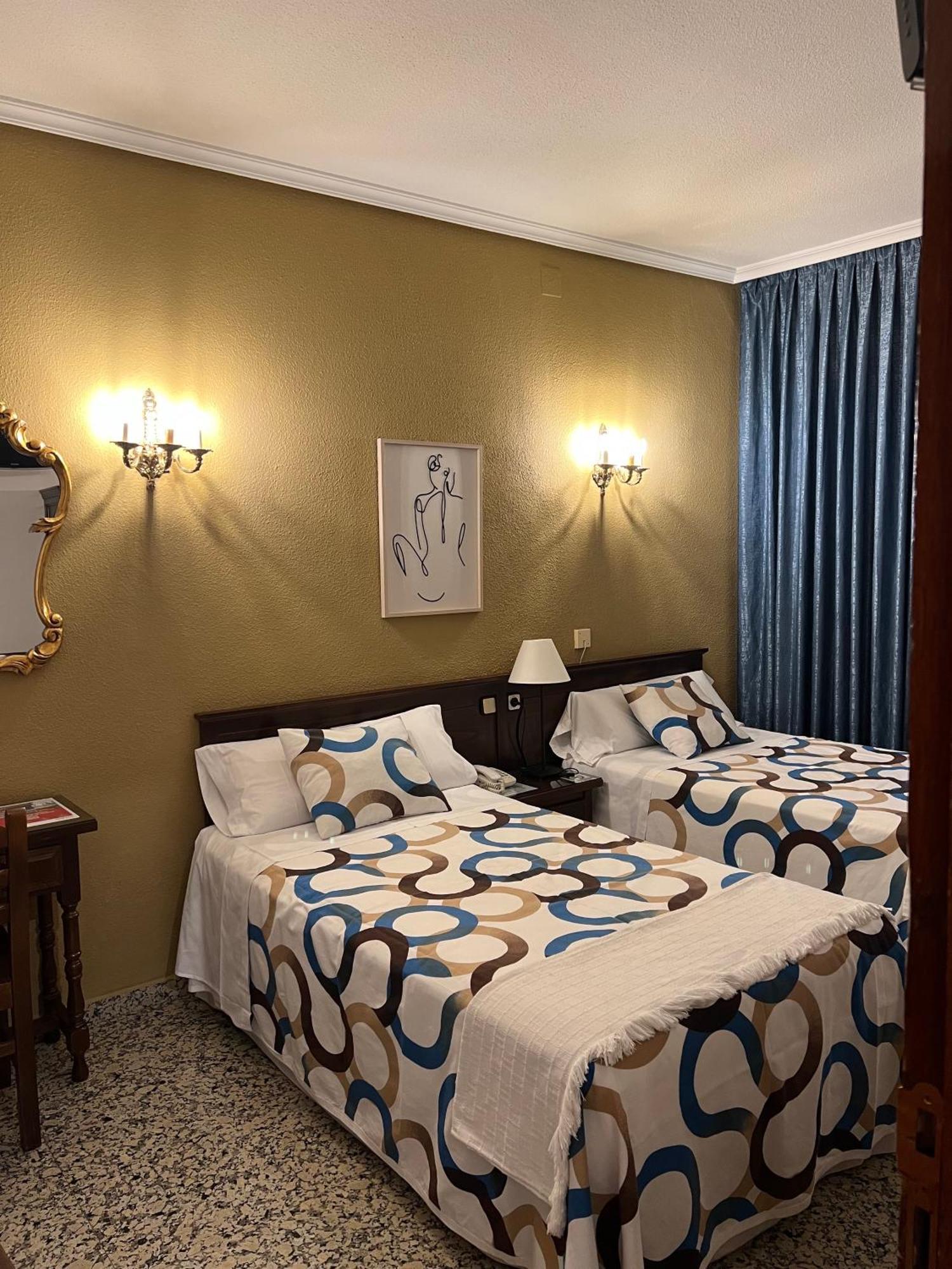 Hostal Sonsoles Madrid-Centro Exteriör bild