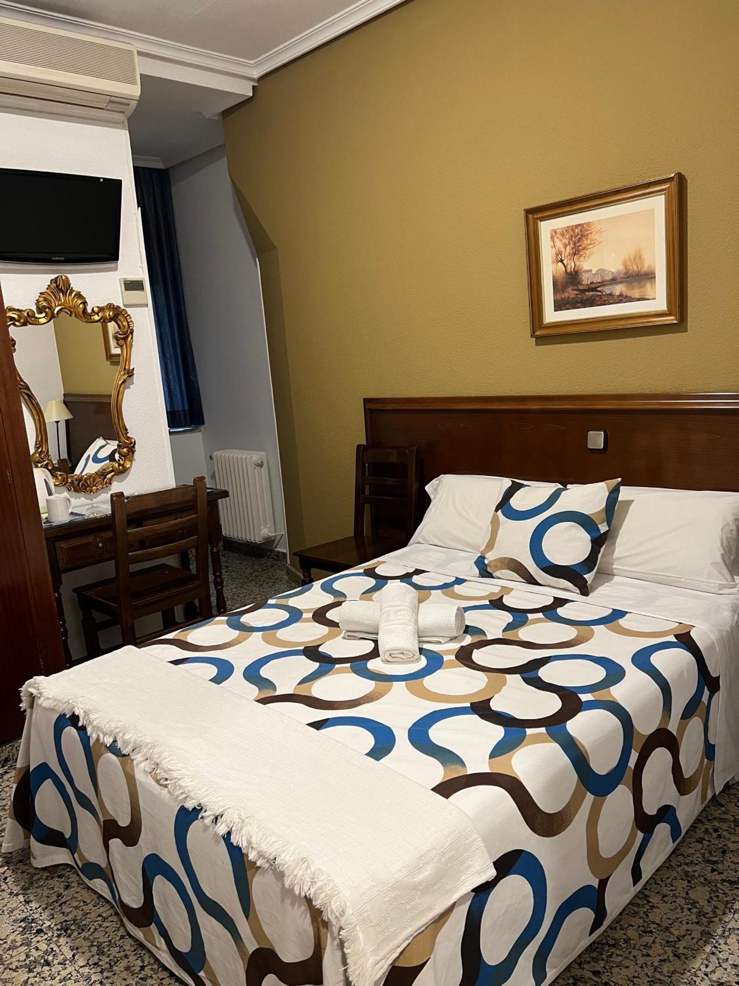 Hostal Sonsoles Madrid-Centro Exteriör bild