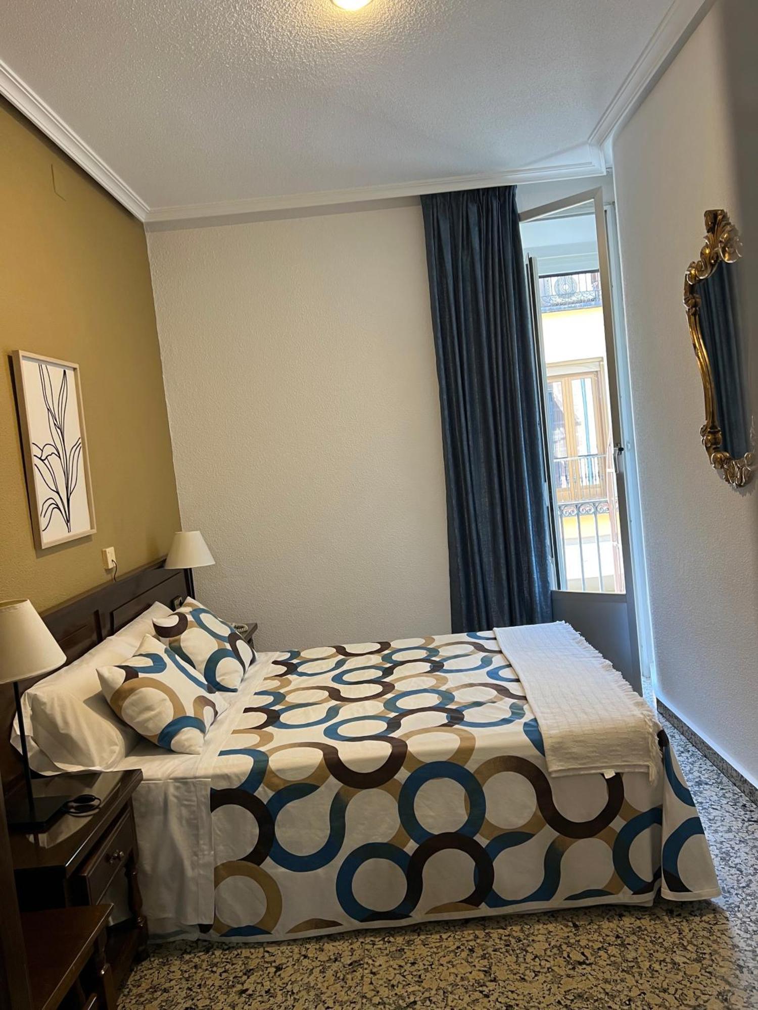 Hostal Sonsoles Madrid-Centro Exteriör bild