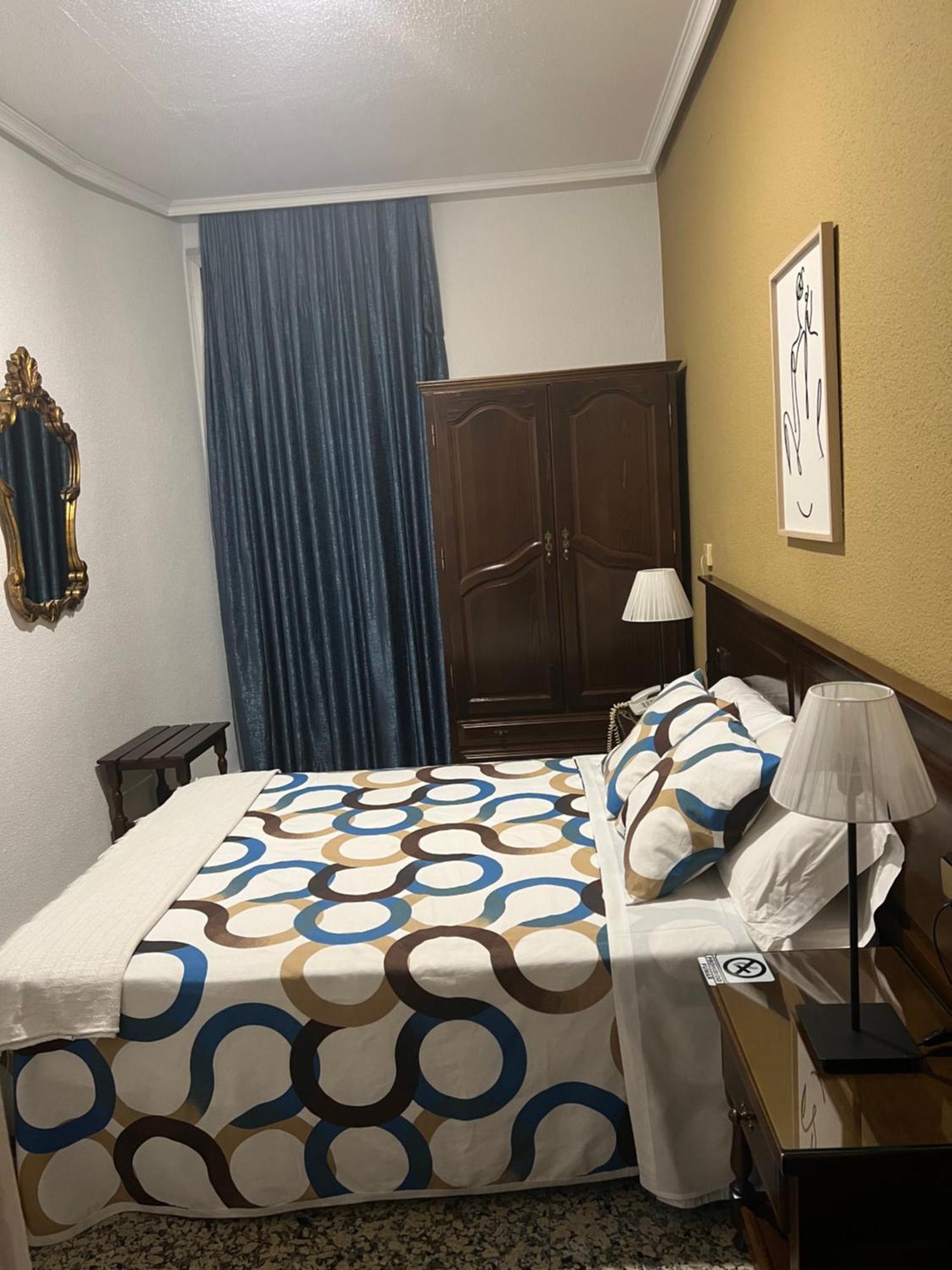 Hostal Sonsoles Madrid-Centro Exteriör bild