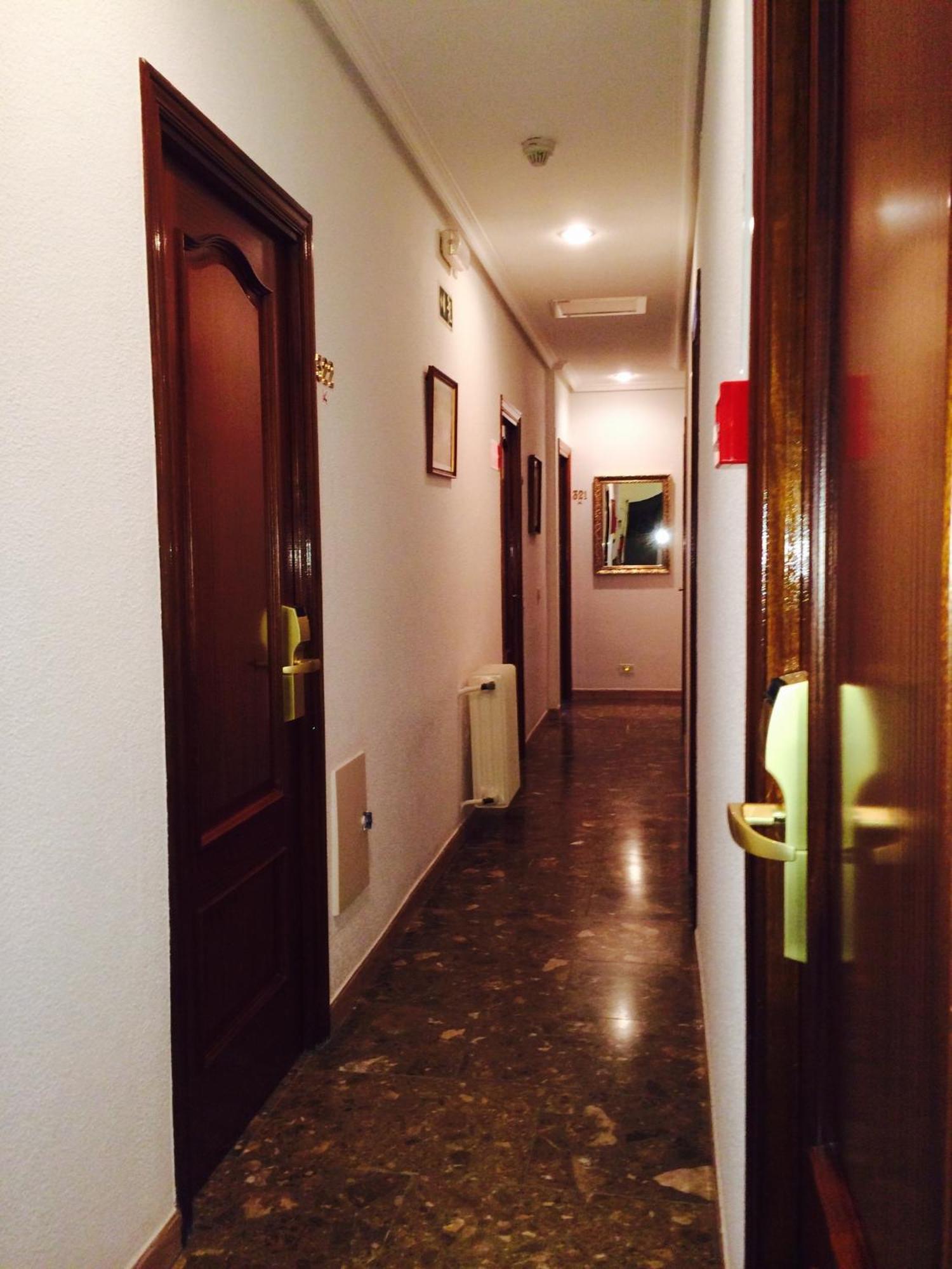 Hostal Sonsoles Madrid-Centro Exteriör bild