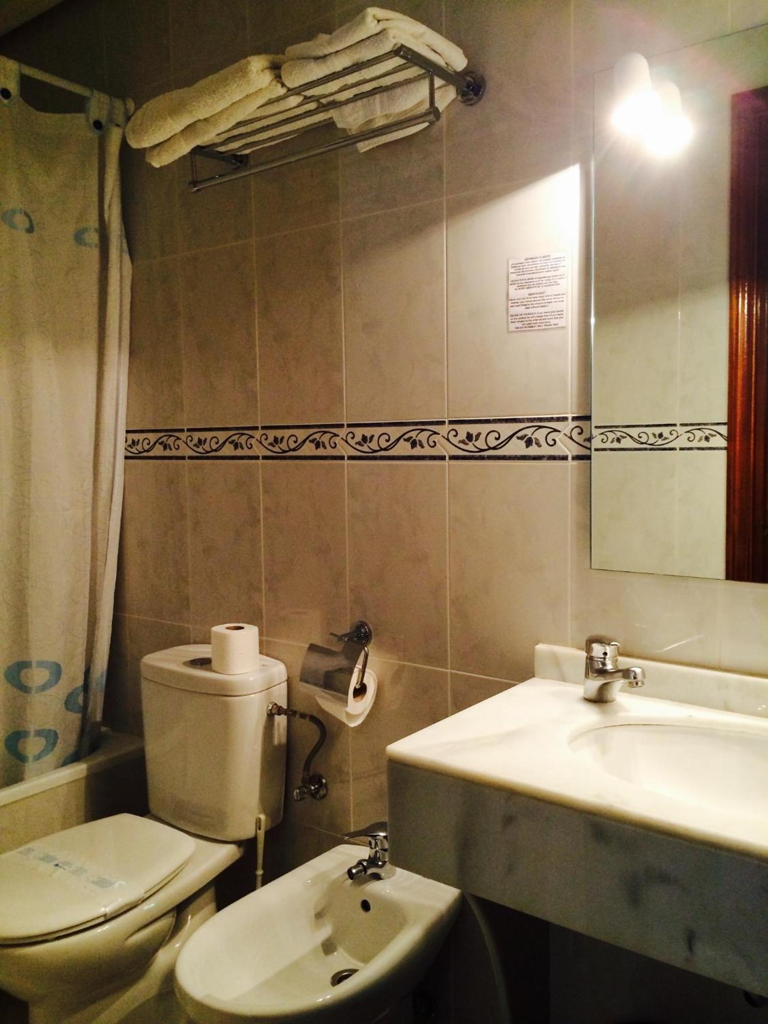 Hostal Sonsoles Madrid-Centro Exteriör bild
