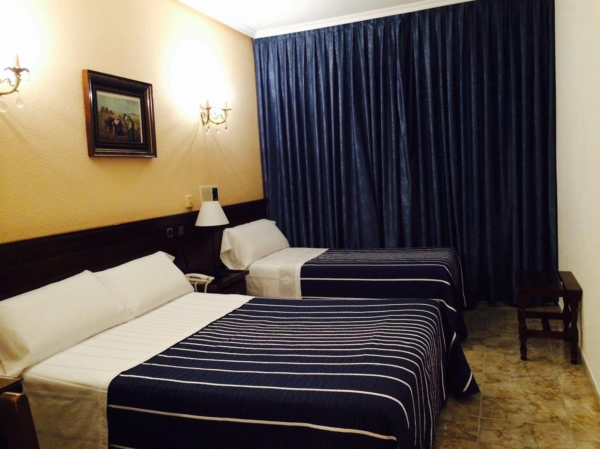 Hostal Sonsoles Madrid-Centro Exteriör bild