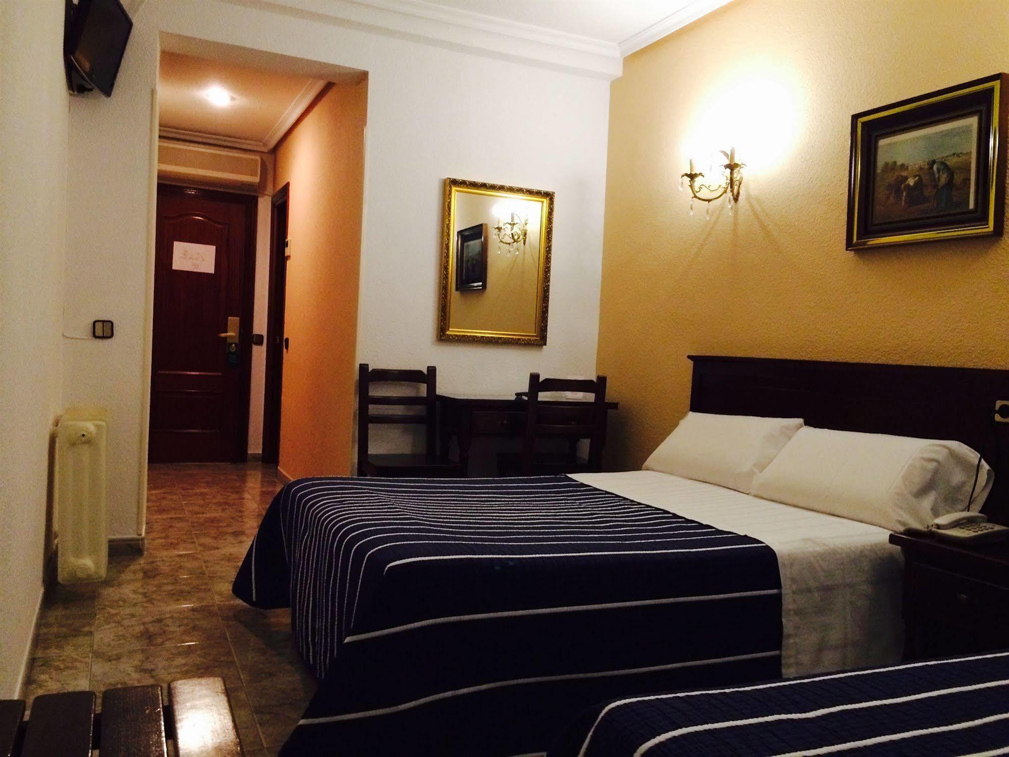 Hostal Sonsoles Madrid-Centro Exteriör bild