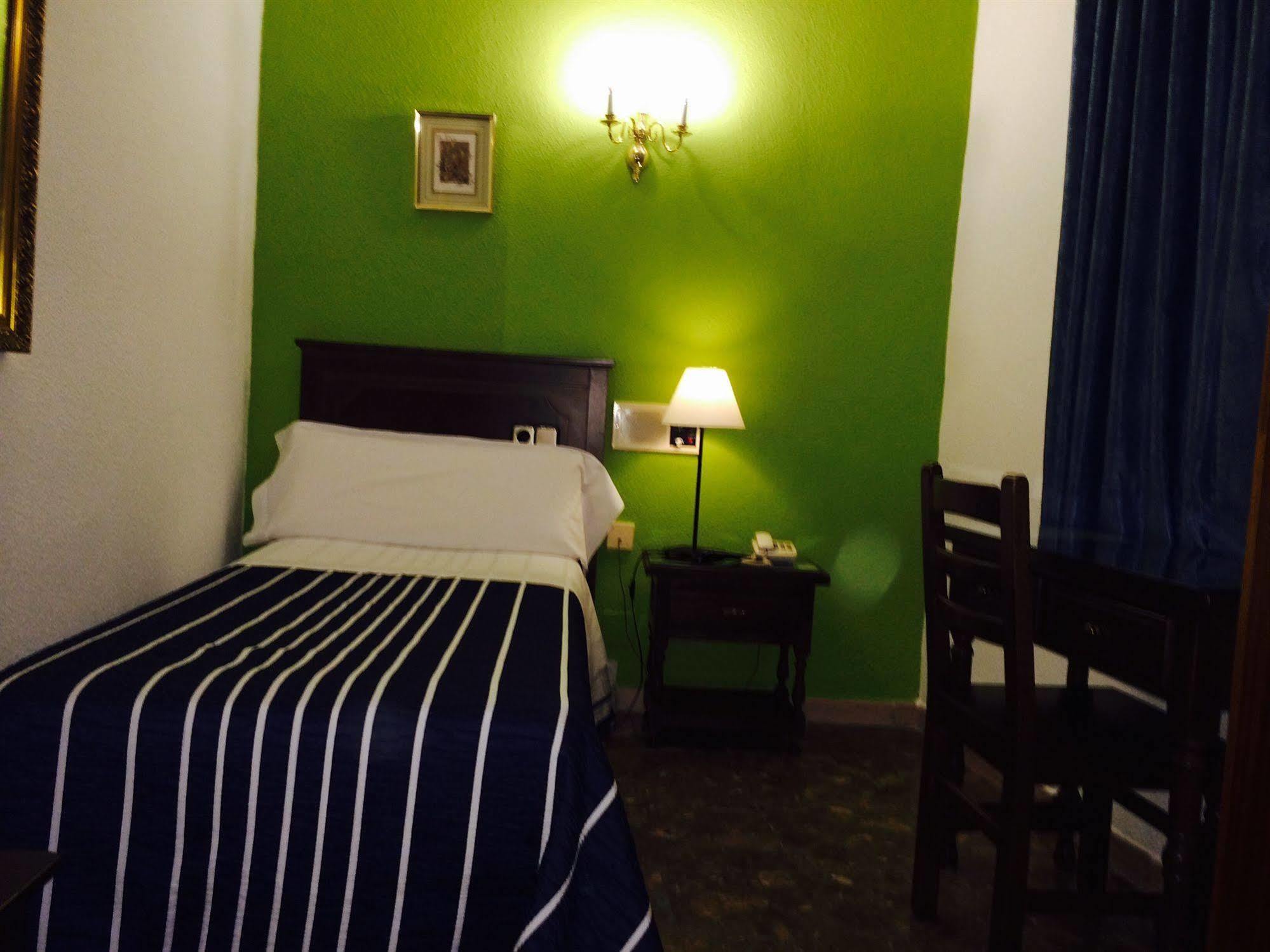 Hostal Sonsoles Madrid-Centro Exteriör bild