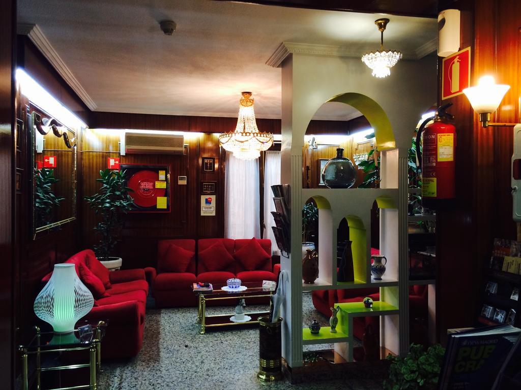 Hostal Sonsoles Madrid-Centro Exteriör bild
